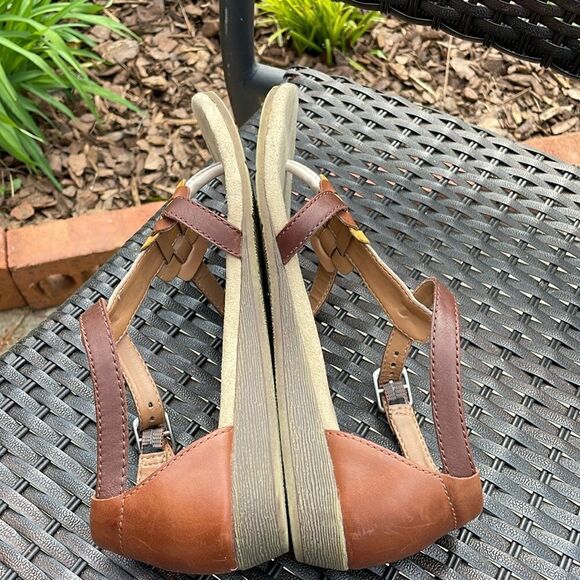 Clark’s Women’s Qwin Adonia Gladiator Brown Sandal - 7 - Great Condition - Picture 10 of 12